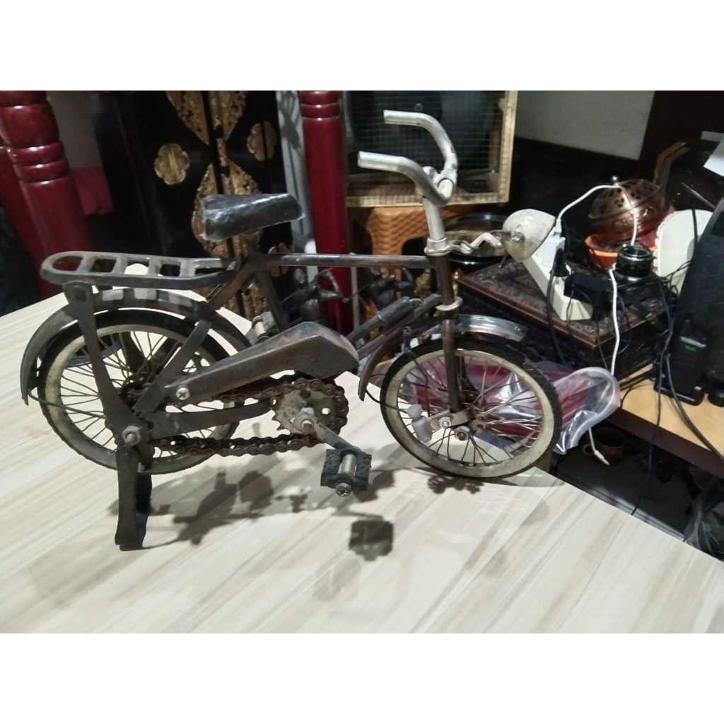 Miniatur Sepedah Ontel Logam Kuno Jadul Antik