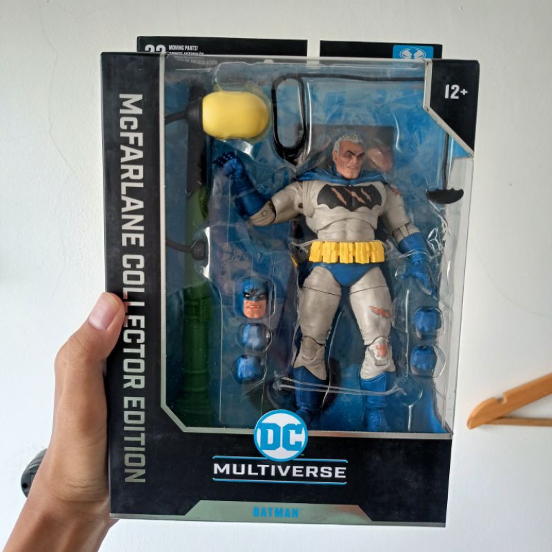 BATMAN The Dark Knight Returns (Battle Damage Blue) McFarlane NEW MISB