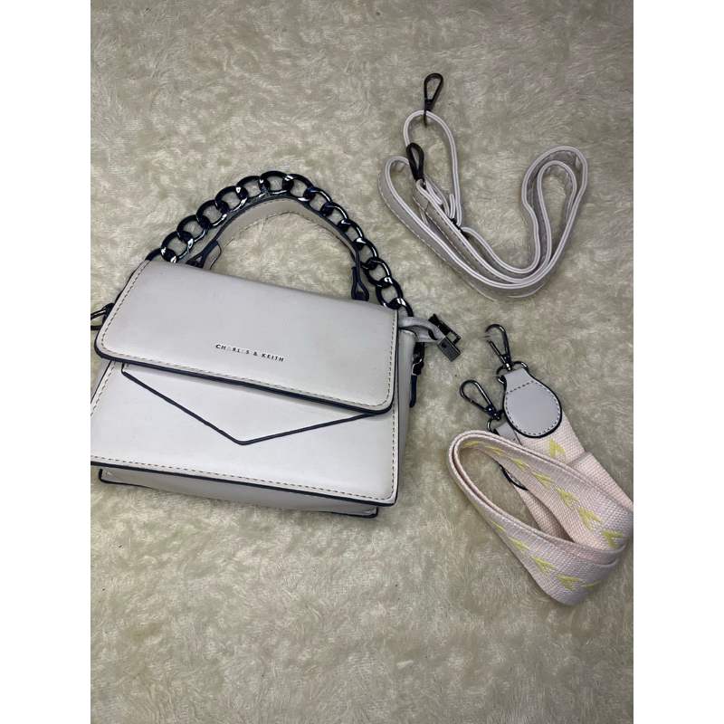 Charles & Keith Tas Selempang Kulit Putih