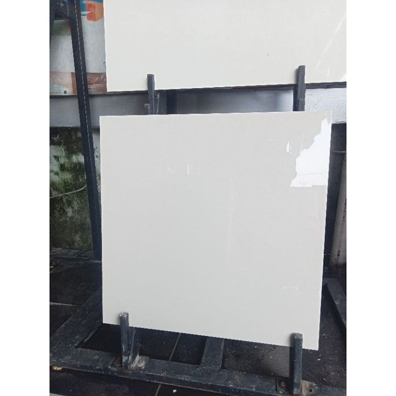 GRANIT GARUDA 60X60 2001 CREAM POLOS GLOSSY