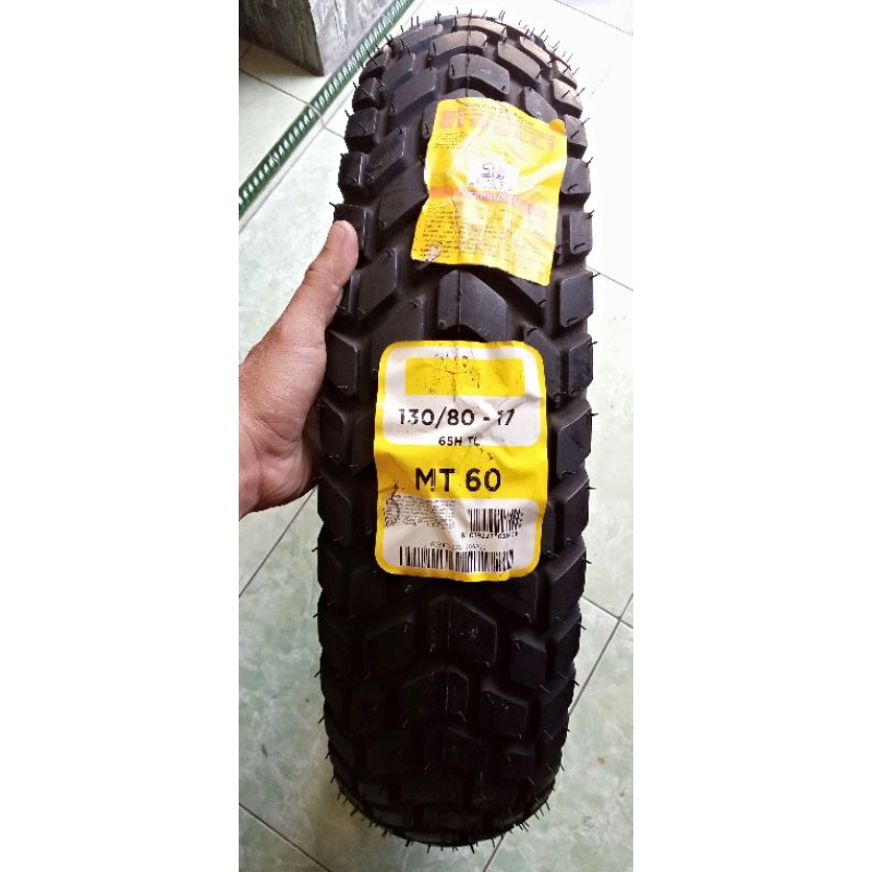 ban belakang tubeless merk pirelli ukuran 130/80 ring 17 dual purpose