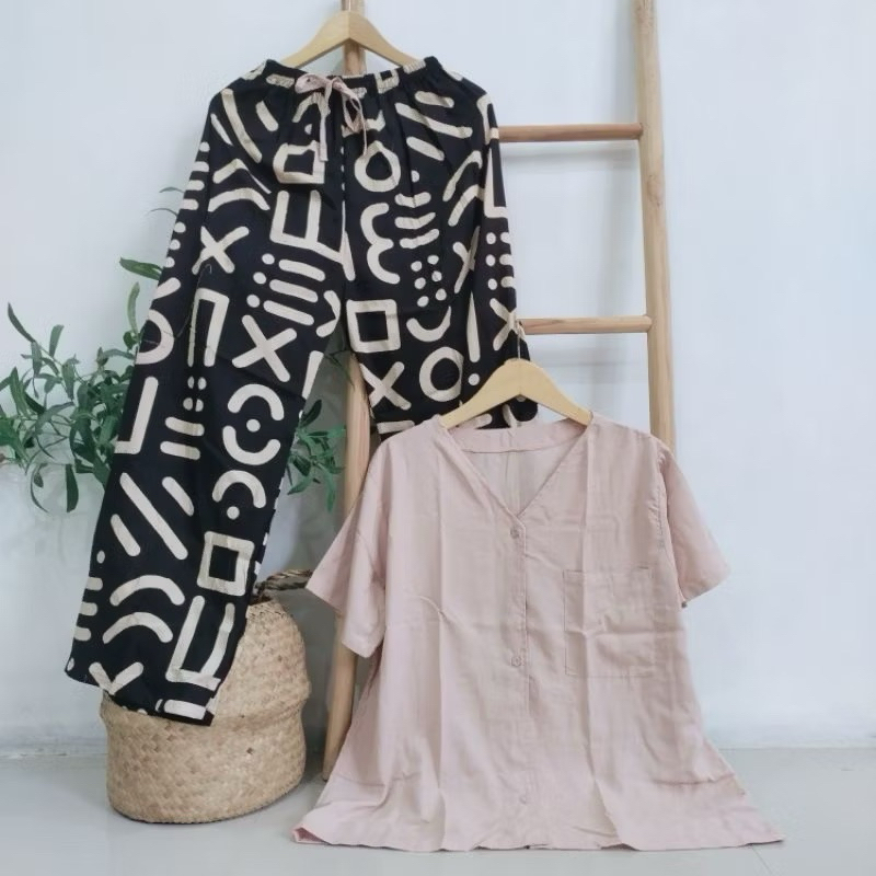 Noora One Set - Piyama Lengan Pendek Rayon Kombinasi Atasan Polos Bahawan Motif Busui