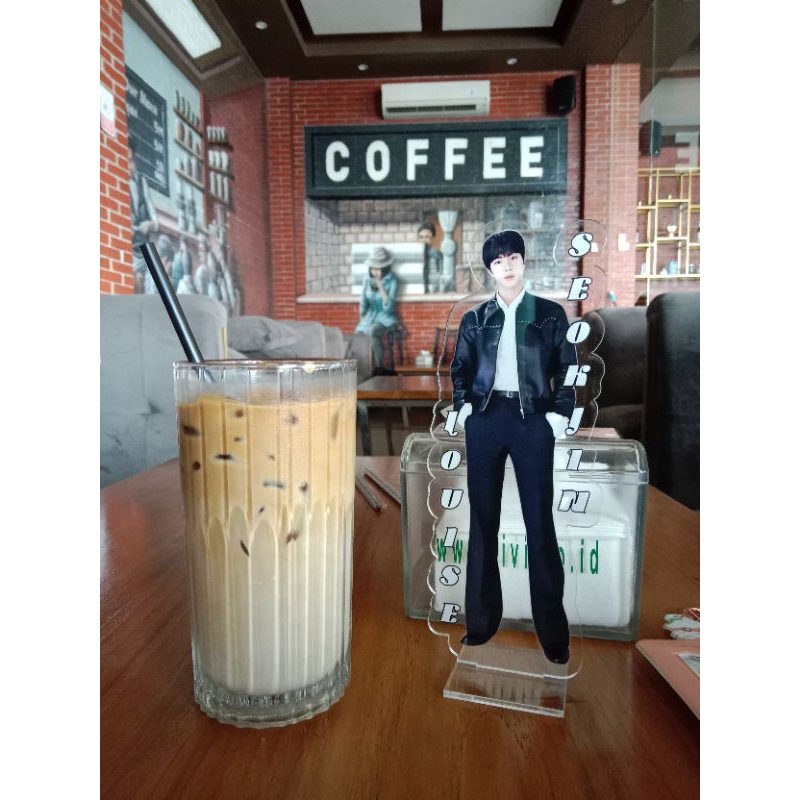 Custom standee akrilik