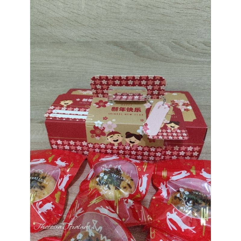 

Hampers Imlek isi 9 Pia