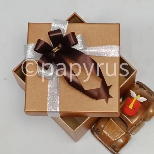 

PAPYRUS 15x15 Tinggi 5cm Kotak Kado Gift Box Hadiah V2
