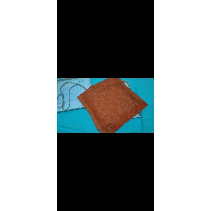 pl Tapis Red Orange Buttonscarves