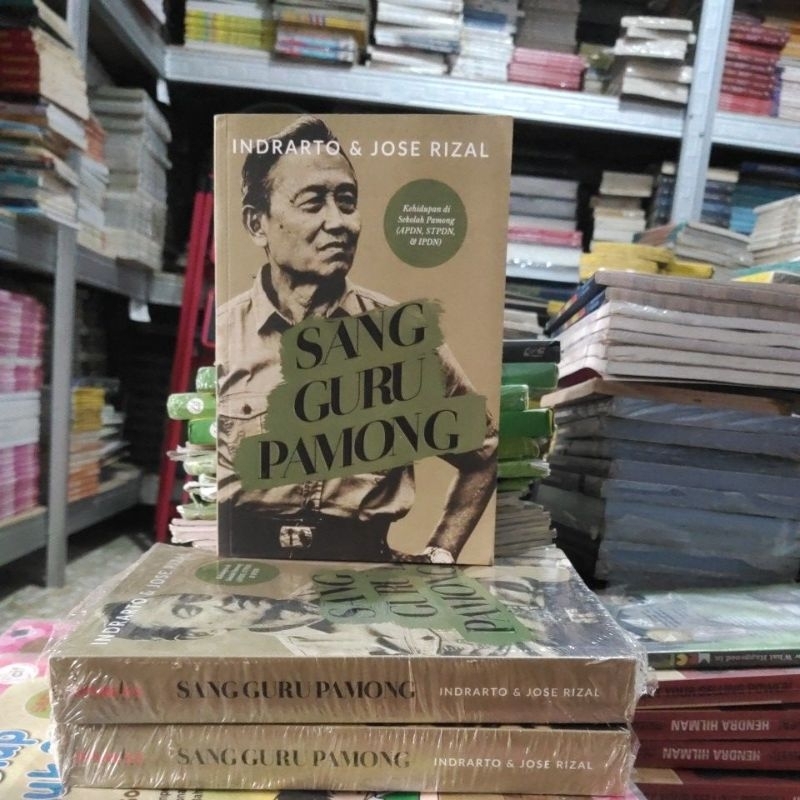NOVEL BIOGRAFI / SASTRA SEJARAH / SANG GURU PAMONG