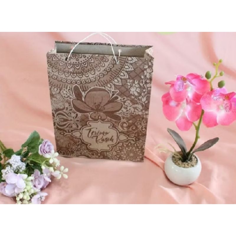 

PAPER BAG MOTIF BATIK 100 PCS UKURAN 21×17×5 PRAKTIS