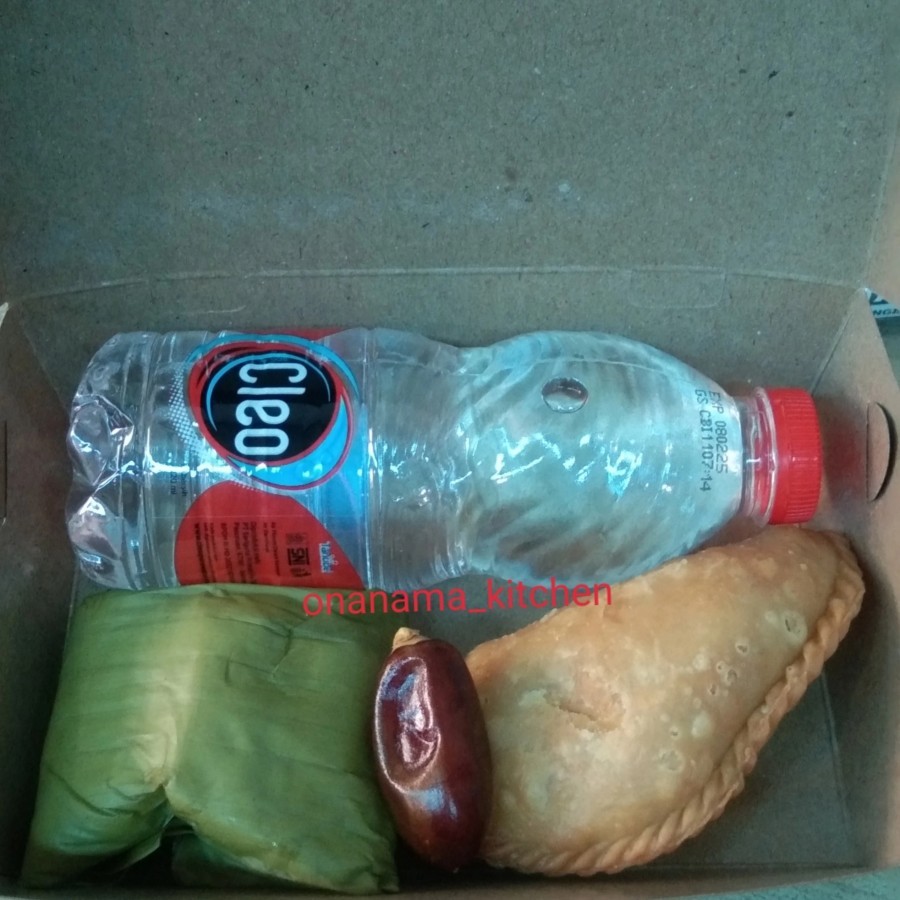 

Paket Snack Kotak 2 kue kurma dan air botol termurah
