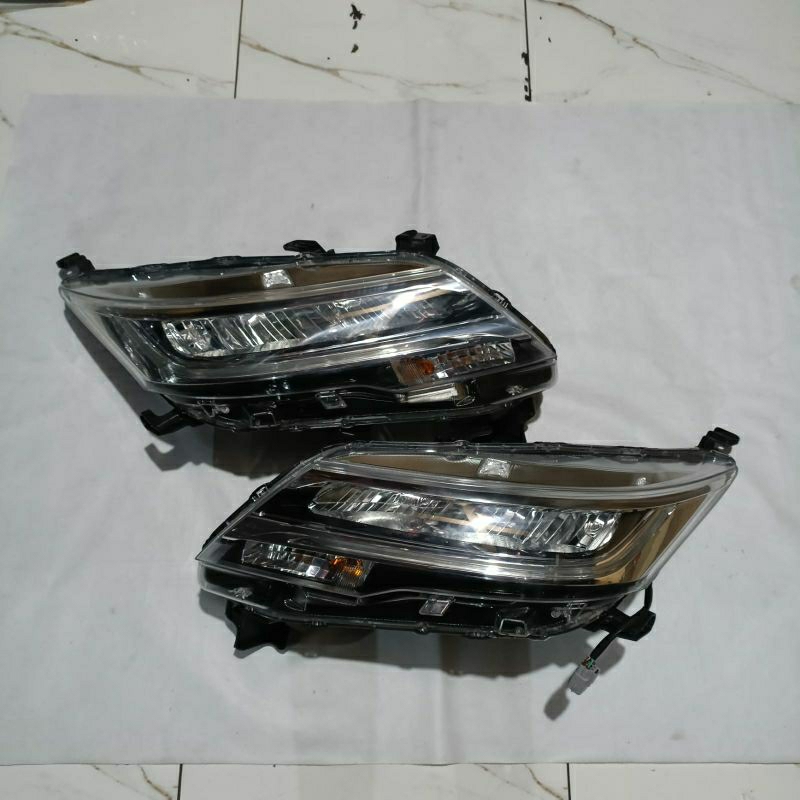 lampu depan TOYOTA RUSH 2018 2019 2020