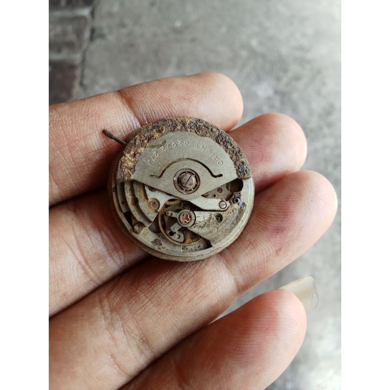 Bahan mesin jam orient automatic mati rusak