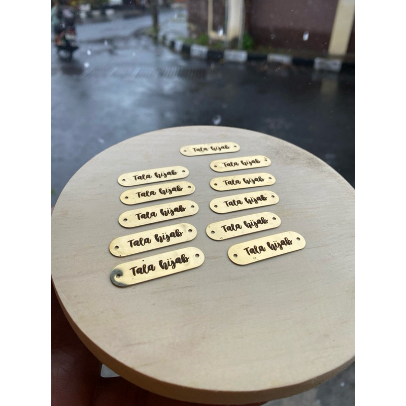 

label besi pesanan cs font warna hitam