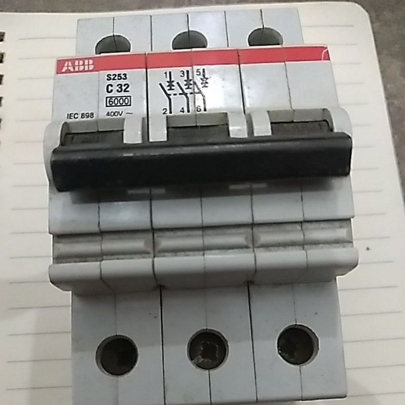 MCB 3 PHASE MEREK ABB 32 A
