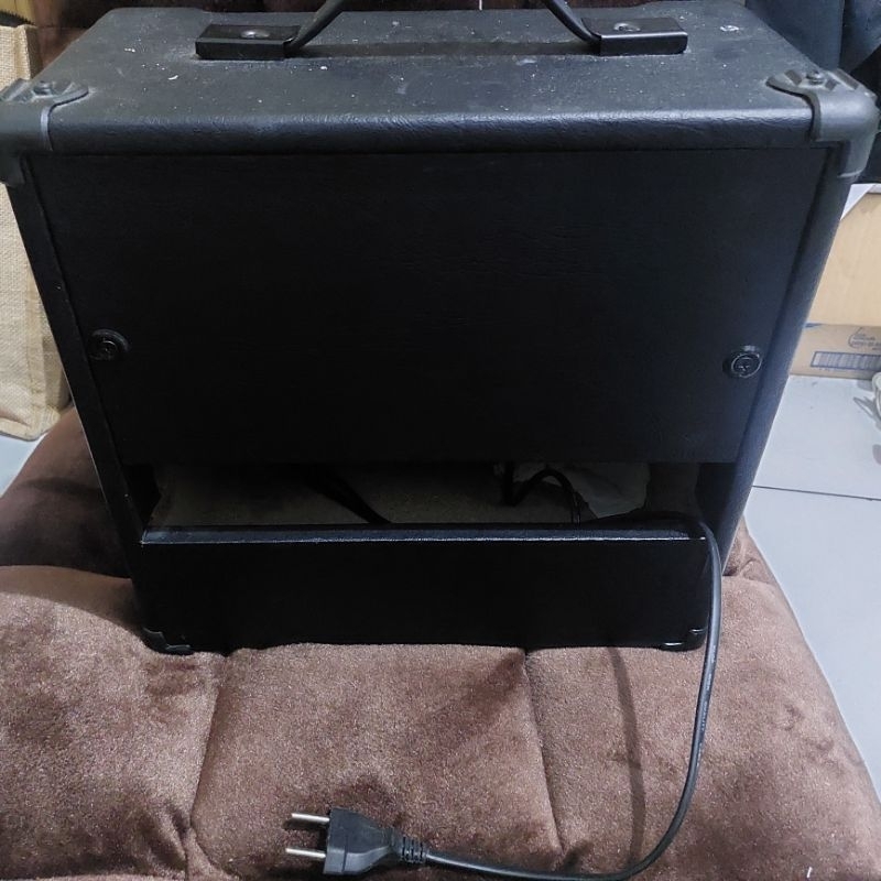 Amplifier Gitar Merk Roxette