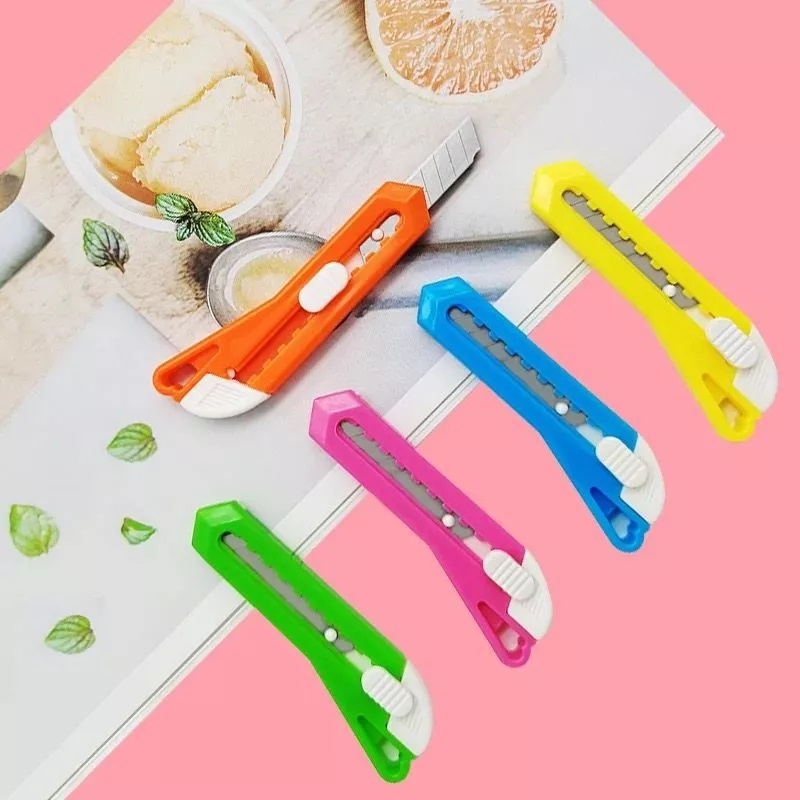 

TS Pisau Cutter Mini Imut Pisau Pemotong Kertas Travel Size