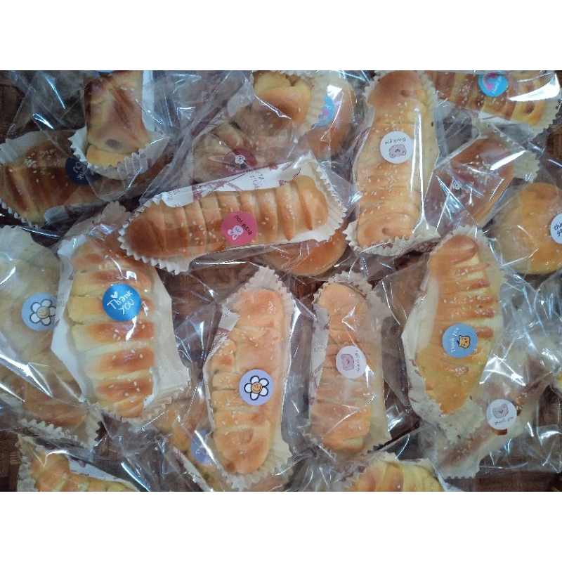 

Roti isi ayam ( homemade ) 1 box 10 pcs