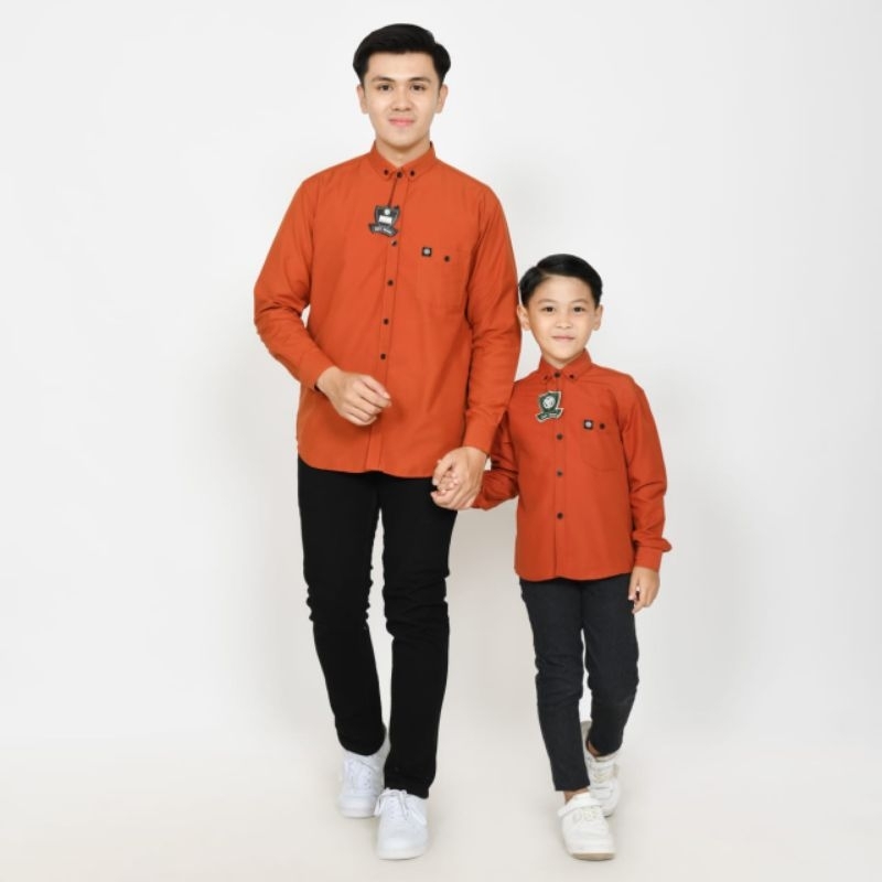 Teracota kemeja couple ayah dan anak lengan panjang warna merah bata/ teracota