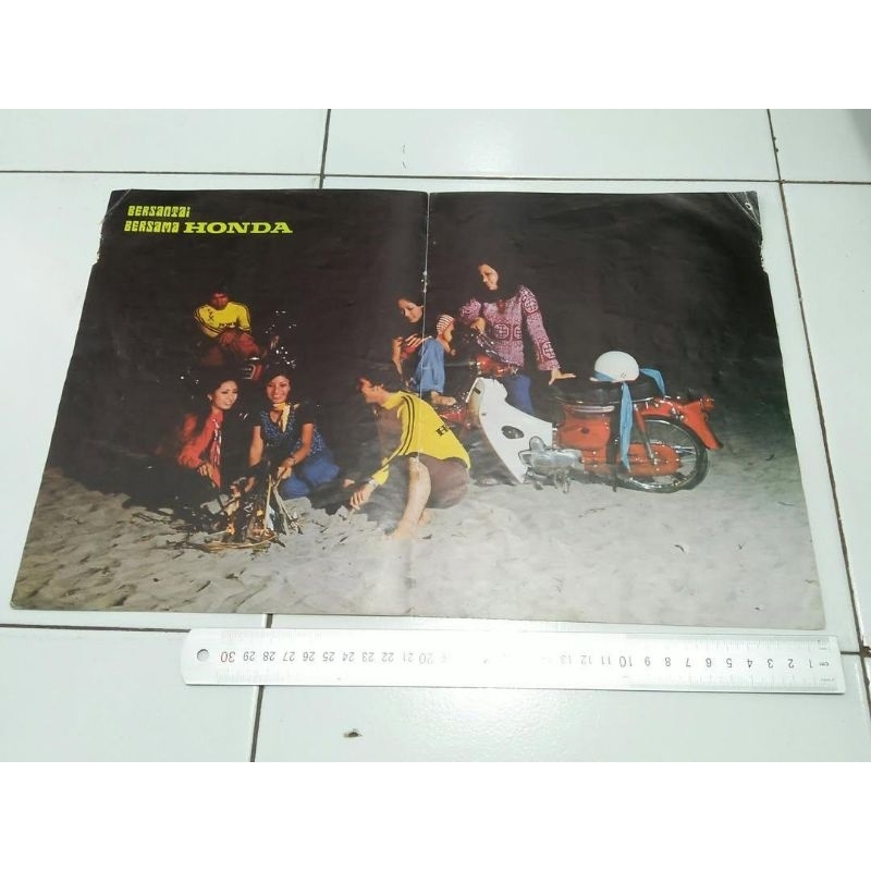 Iklan lawas motor antik bersantai bersama honda c70 cb125 original iklan majalah astra honda jadul p