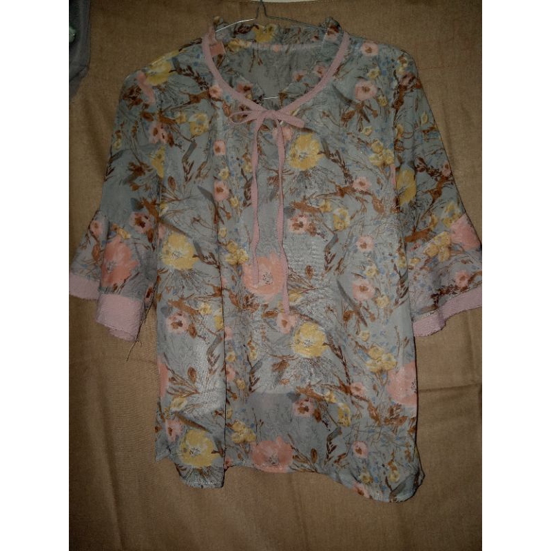 PRELOVED BLOUSE BUNGA-BUNGA