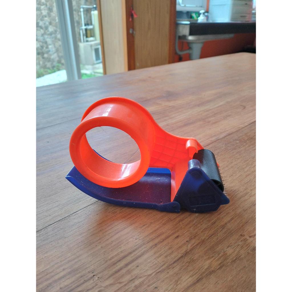 

Dispenser lakban Joyko Pemotong Lakban