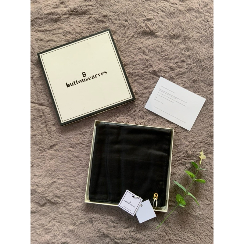 NEW Buttonscarves Everyday Scarf (paris) - Black
