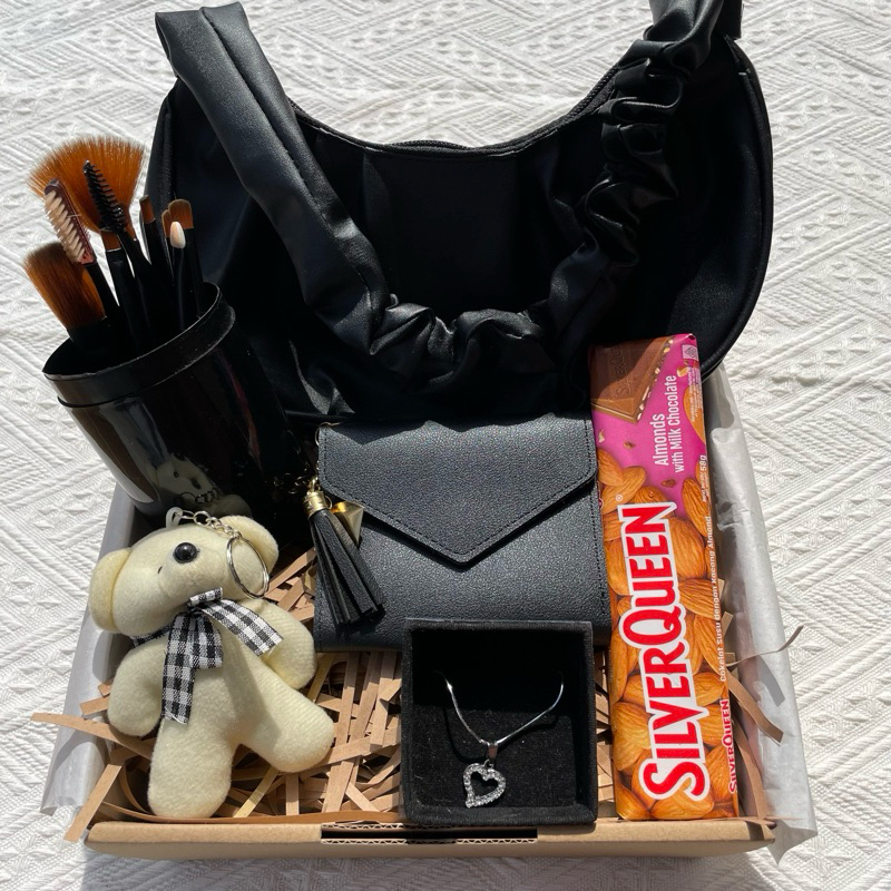 

Kado Cewek Hijab Birthday Gift Kado Hampers Hadiah Wisuda Cewek Boneka Dompet Botol Ulang Tahun Cewe New Year Tahun Baru