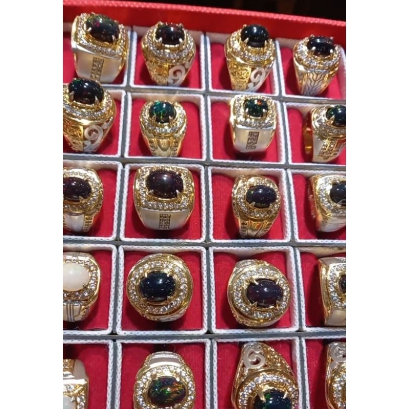 cincin batu blek opal