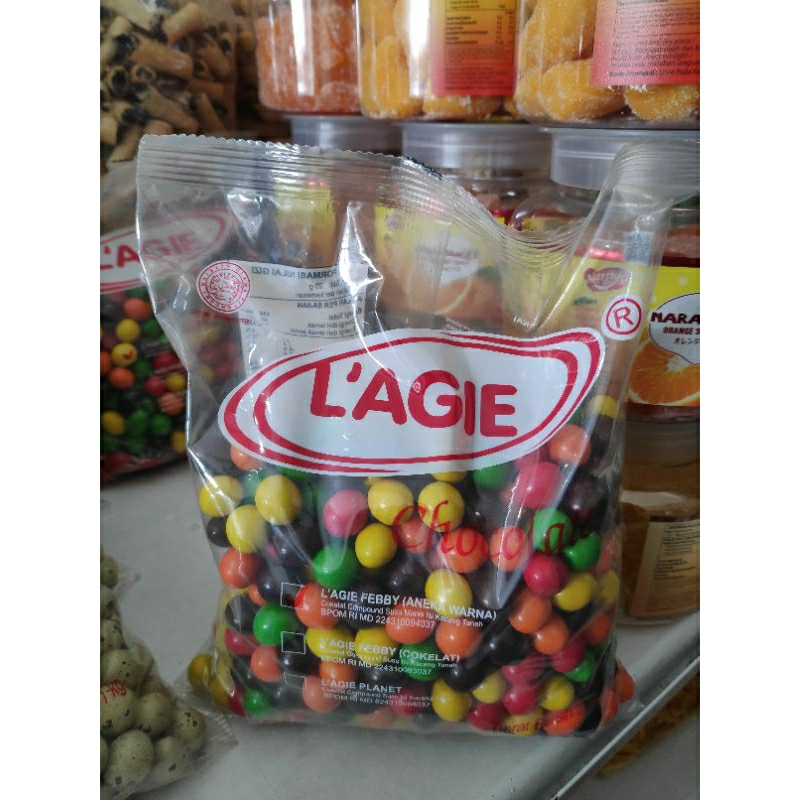 

l'agie chocolate ball coklat ball isi biskuit isi kacang 1kg