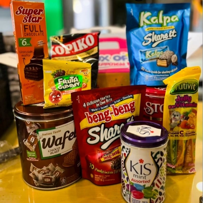 

Hampers Box Of Happiness By Mayora