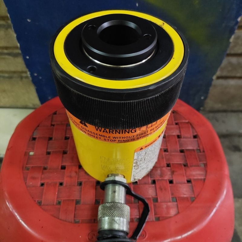 ENERPAC RCH 302 30 TON HOLLOW - HYDRAULIC JACK - HYDRAULIC CYLINDER JACK