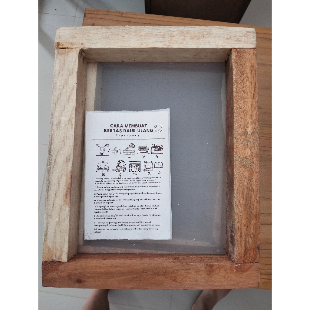 Alat cetakan membuat kertas daur ulang