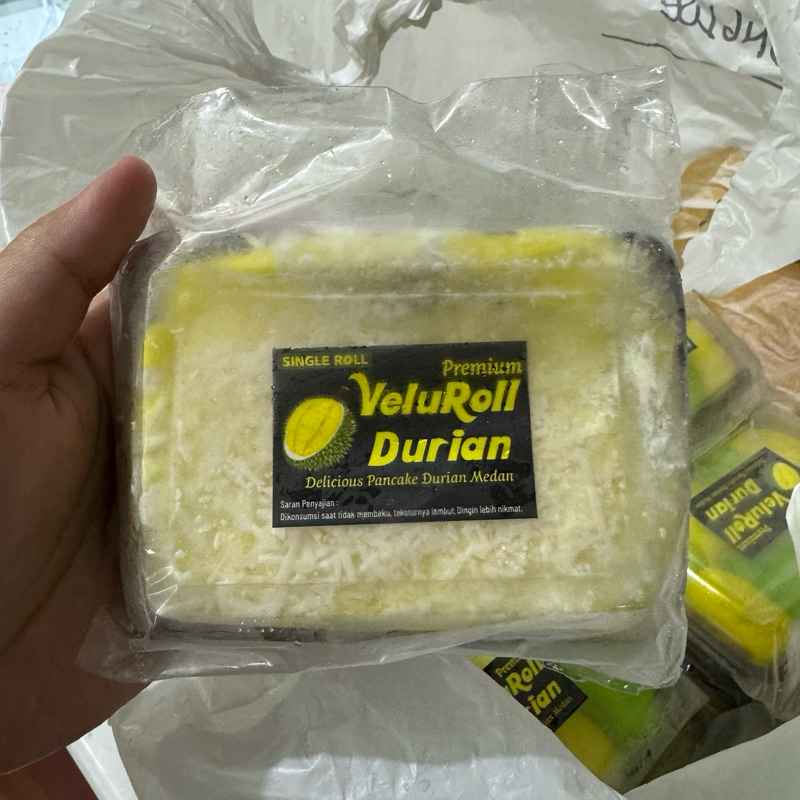 

VeluRoll Pancake Durian single roll