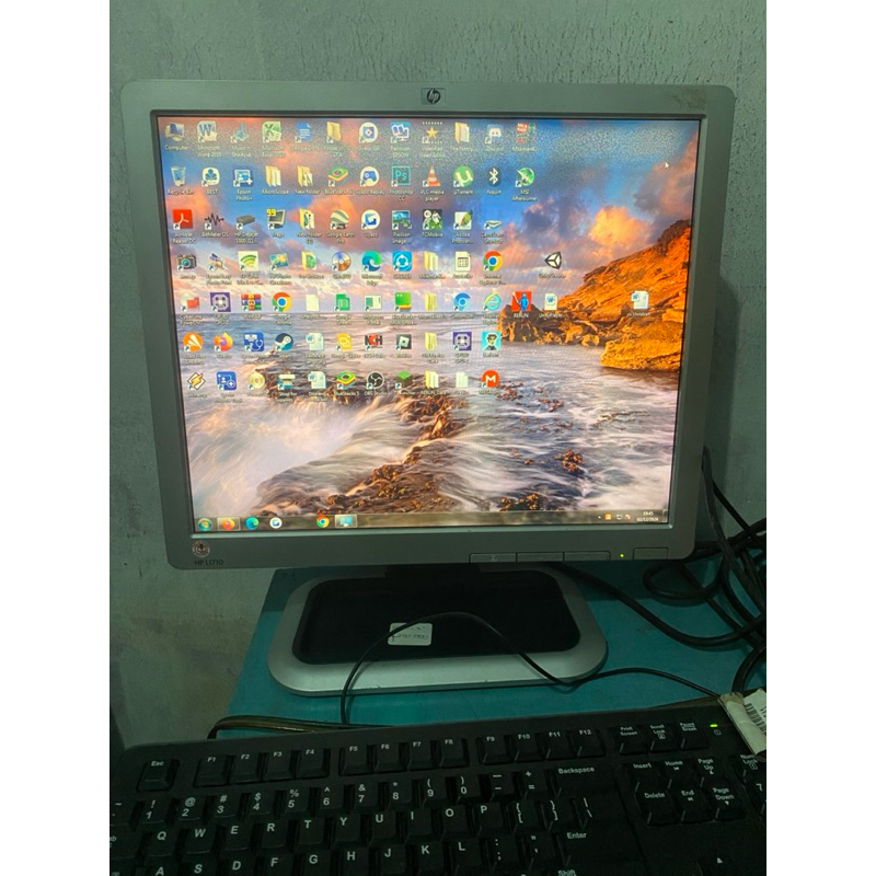 monitor komputer merk HP 17 inch