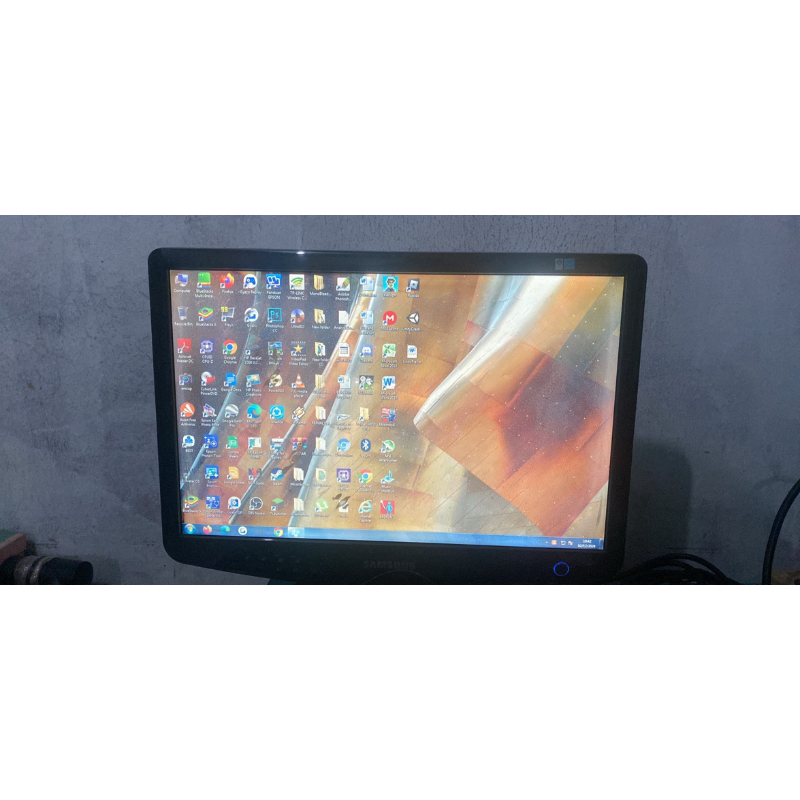 monitor komputer Samsung 19 inch