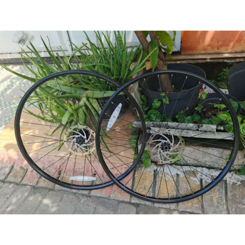 Wheelset 700C Disc TA copotan Marin DSX Loncer polll. Jangkrik mantap. Udah plus rotor Mulus normal 