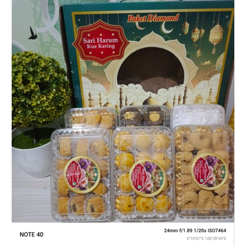 

PAKET KUE KERING SARI HARUM DIAMOND ISI 6 TOPLES, BESS DIP CHOKLAT CRISPI BALL BAG ISI 40 PCS