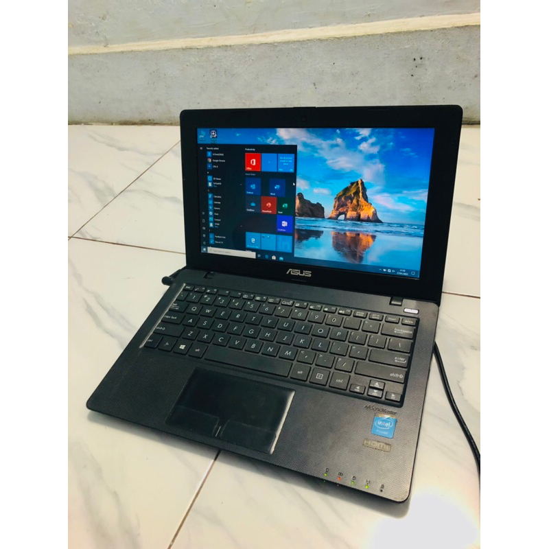 LAPTOP NOTEBOOK ASUS X200M  SECOND BEKAS NORMAL PEMAKAIAN