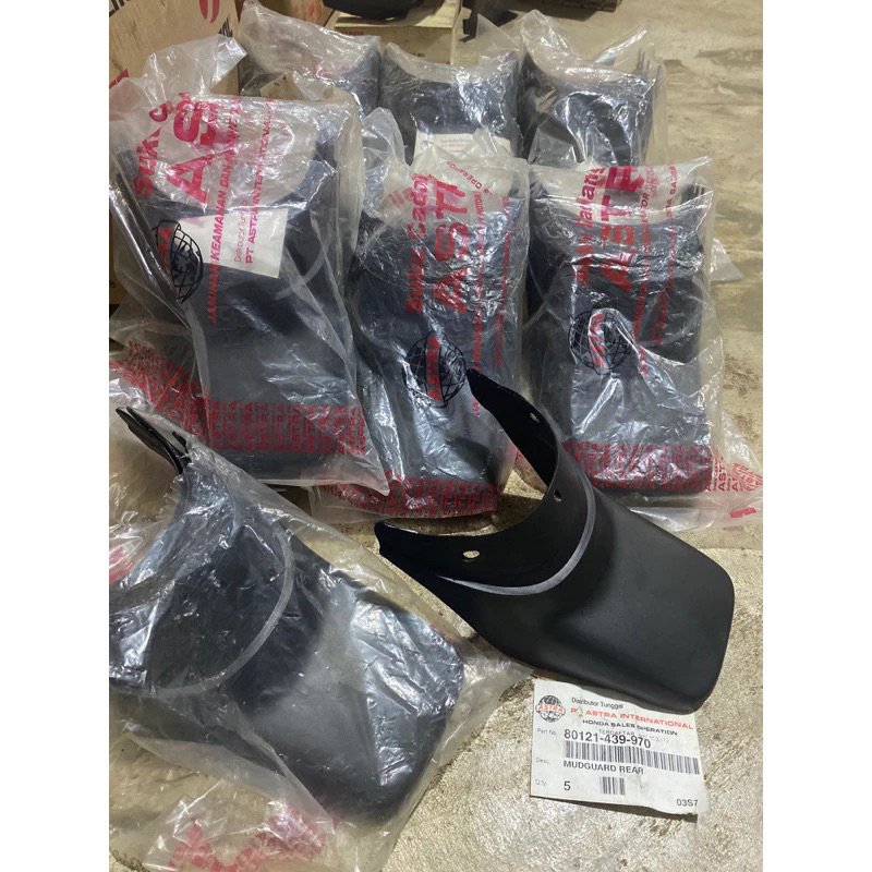 kepet Slebor Kepetan Slebor Spakbor Belakang GL 100 L100 CD Original Baru 80121-439-970