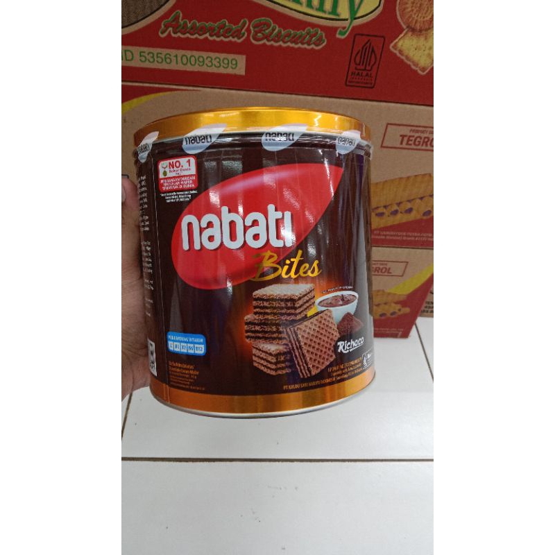 

Nabati wafer rasa Choclat & White