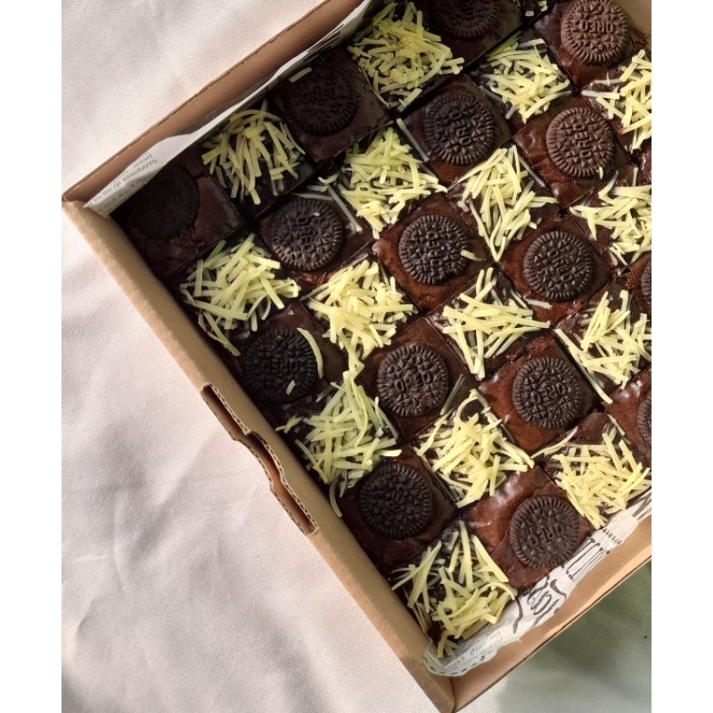 

FUDGY BROWNIES SIZE LARGE