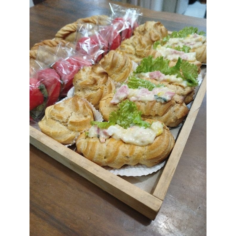 

Kue Tampah / Tumpeng kue / Hampers Kue / Hampers kue tradisional / Kue Pastel / Kue Risol 25pcs