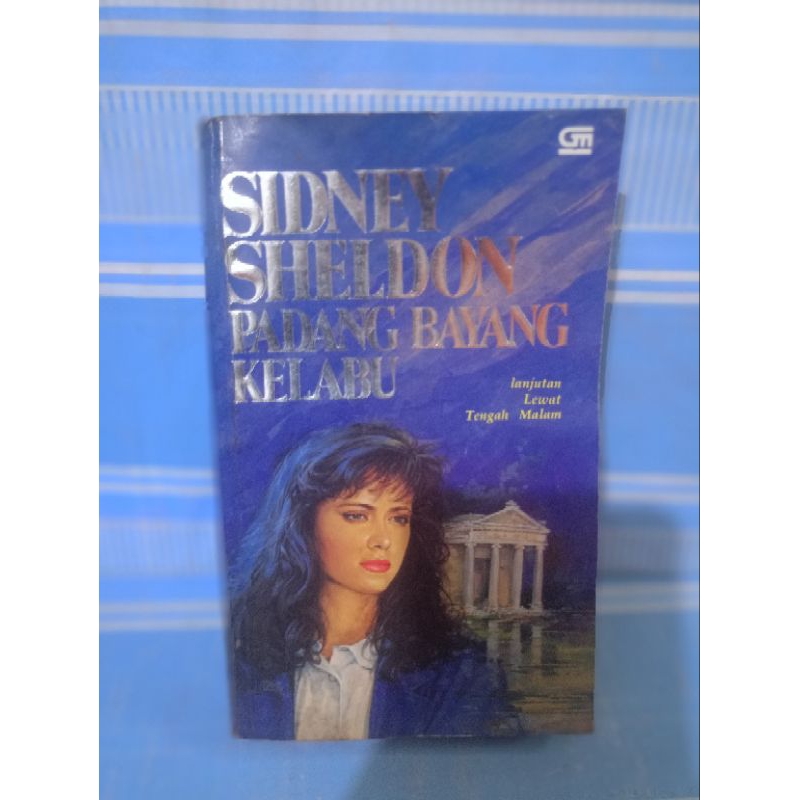 PADANG BAYANG KELABU by Sidney Sheldon