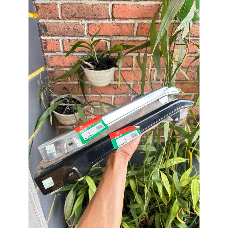 Katengkas Sabit CB100 CB125 Stangkas Tutup Rantai CB 100 CB 125 Model US Version