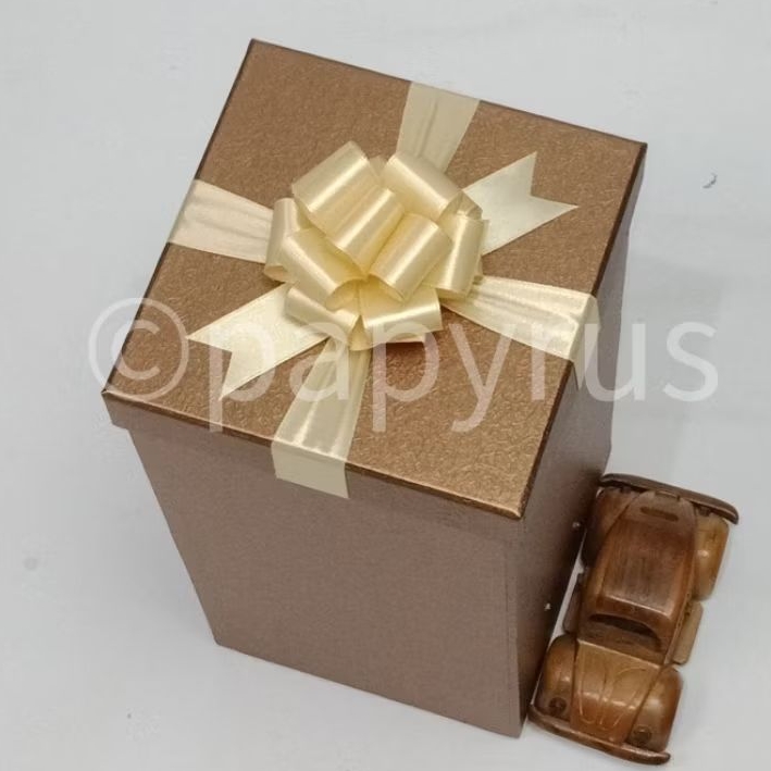 

PAPYRUS 15x15 Tinggi 30cm Kotak Kado Gift Box Hadiah V1