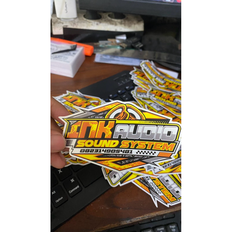 

STICKER VINYL ANTI AIR FREE CUTTING POLA CUSTOM