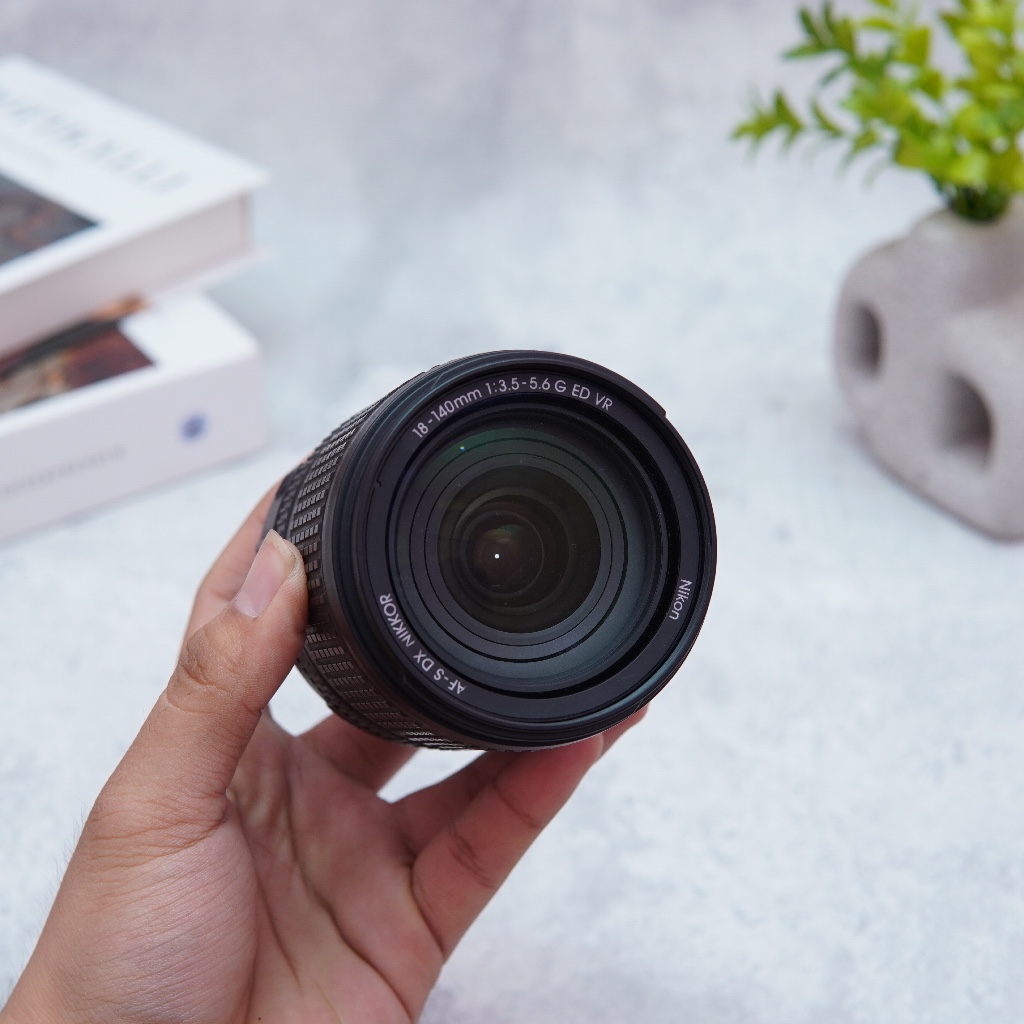 Lensa Sapujagat Nikon 18-140mm f3.5