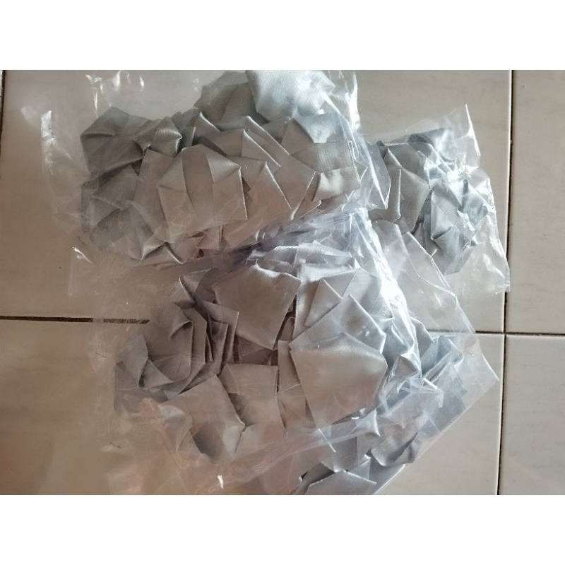 

Ready kelopak bunga mawar pita satin UK 5 cm warna abu-abu