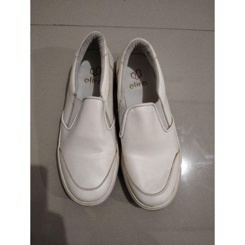 sepatu slip on elira wanita