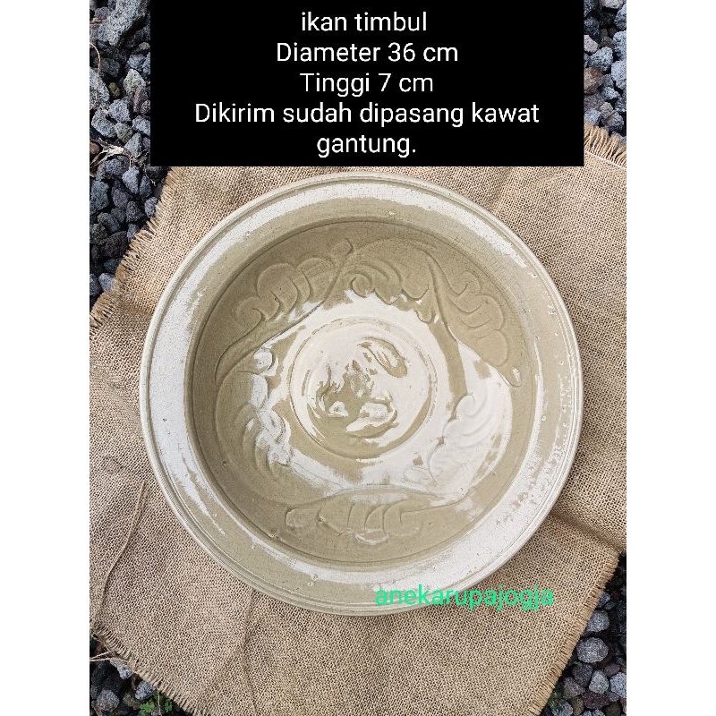 Piring keramik lukis motif ikan timbul coklat untuk dekorasi hiasan dinding