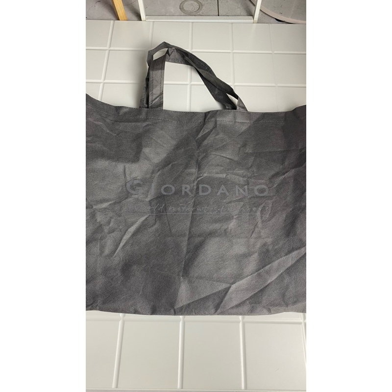 

[PRELOVED] TAS SHOPPING BAG TAS BELANJA GOODIE BAG SPOUNDBOND BAG GIORDANO